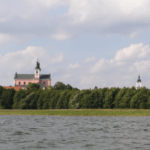 klasztor Kamedułów na jeziorze Wigry