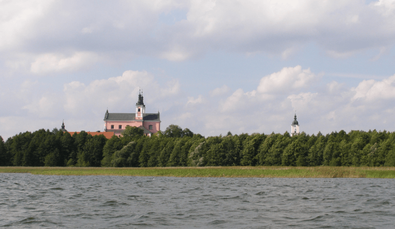 klasztor Kamedułów na jeziorze Wigry